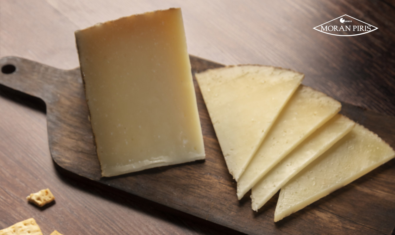 El maridaje de quesos en primavera perfecto: cómo disfrutar los quesos Morán Piris El maridaje de quesos en primavera perfecto: cómo disfrutar los quesos Morán Piris